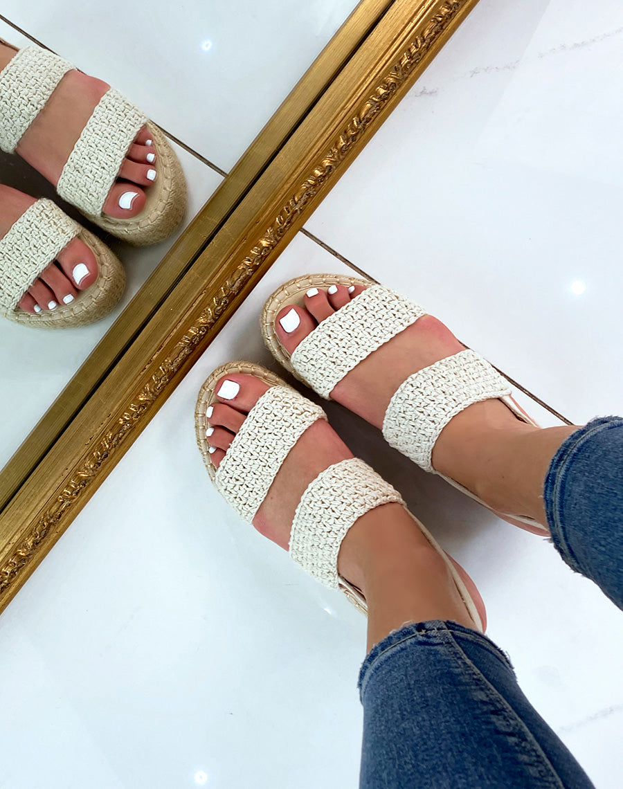 Sandales compensées beiges à brides texturées