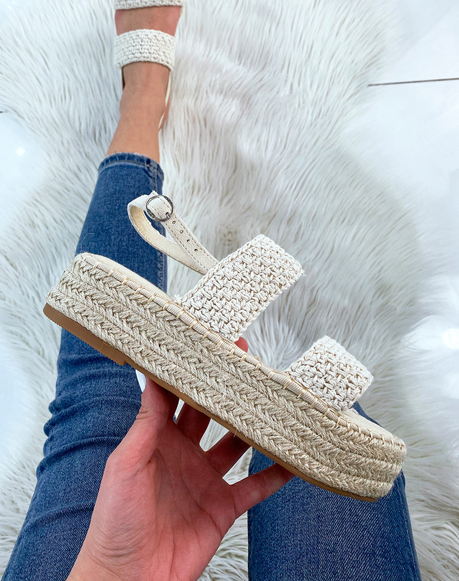 Sandales compensées beiges à brides texturées