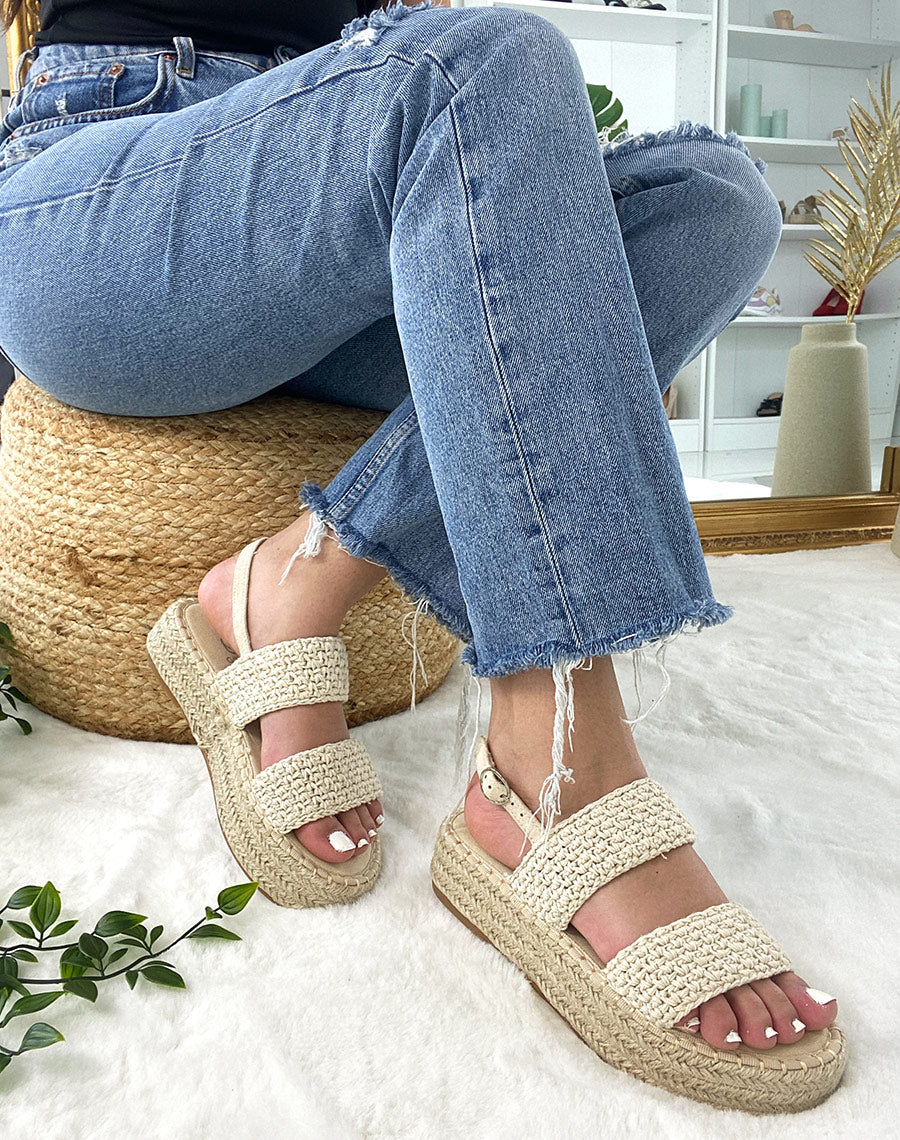 Sandales compensées beiges à brides texturées