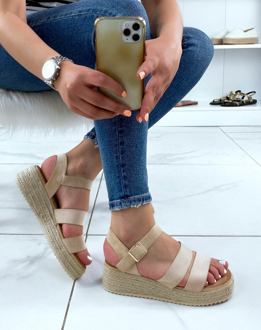 Sandales compensées beiges à double brides épaisses et semelle en toile de jute