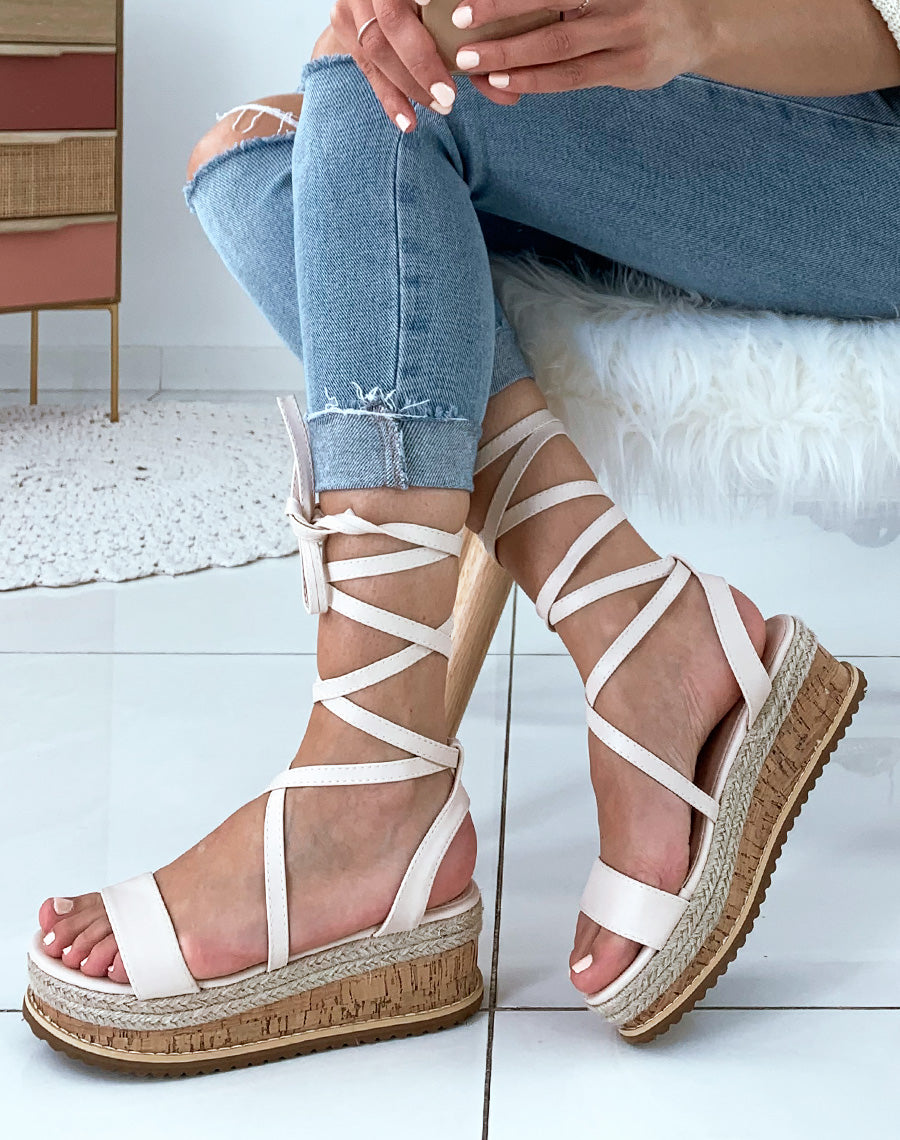 Sandales compensées beiges à lacets