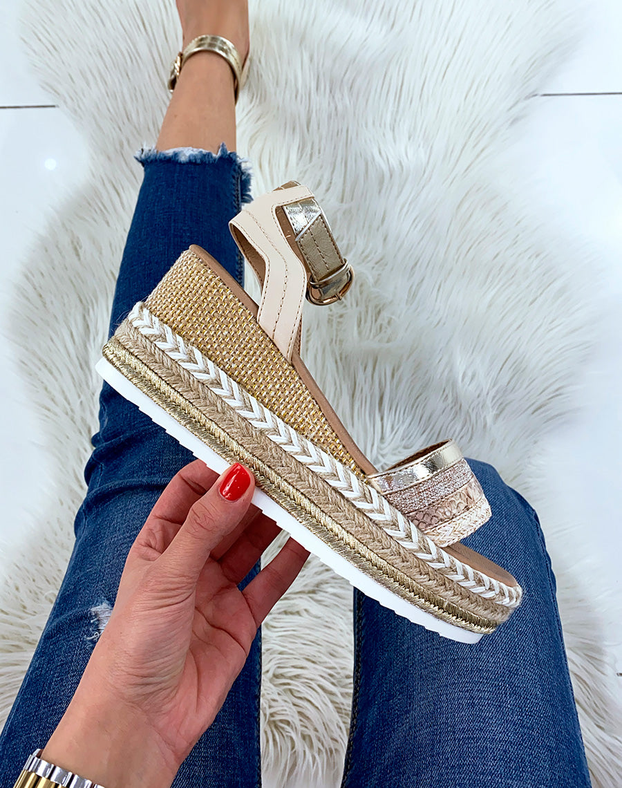 Sandales compensées beiges à multiples détails pailletés