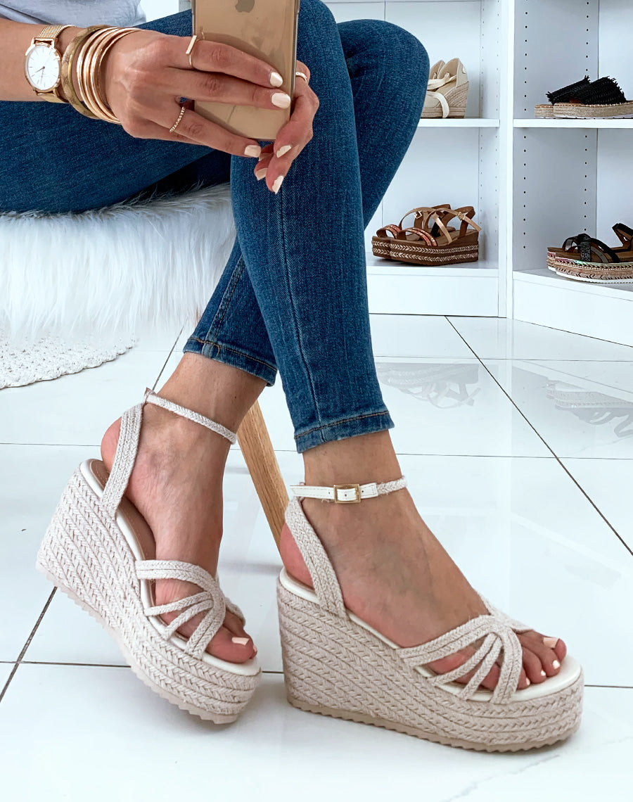 Sandales compensées beiges à plateformes épaisses