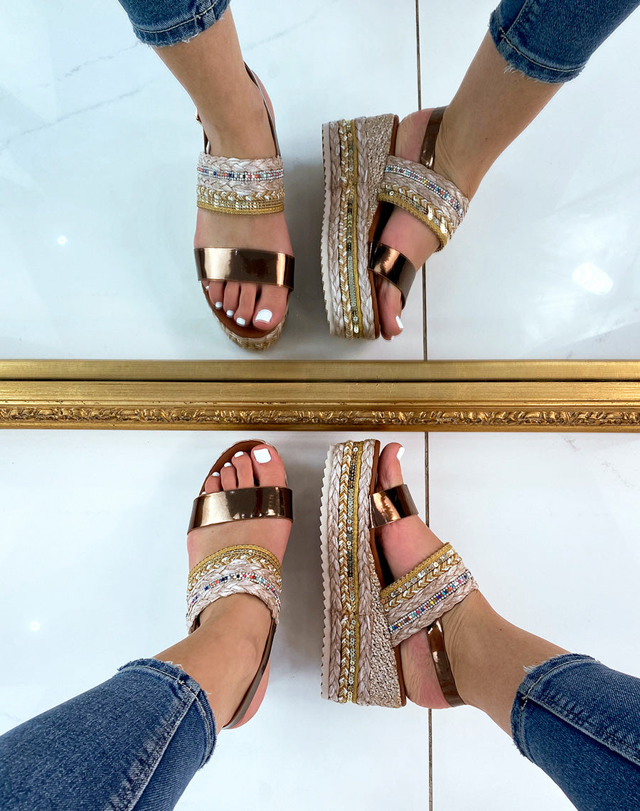 Sandales compensées bronze à détails colorés