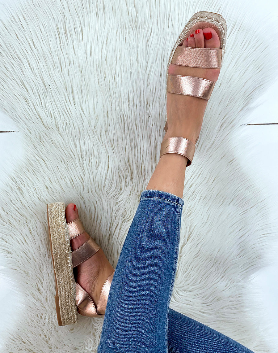 Sandales compensées champagne à brides élastiques