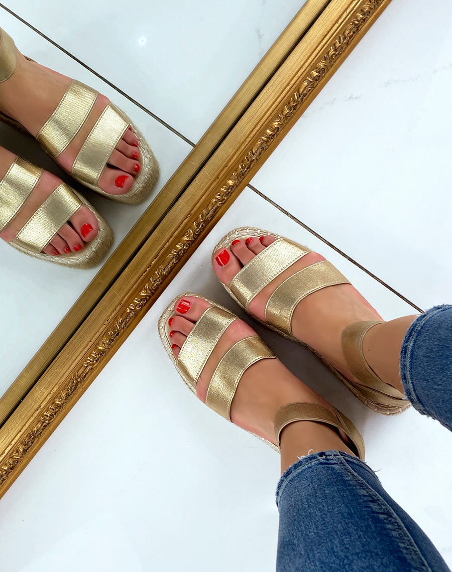 Sandales compensées dorés à brides élastiques