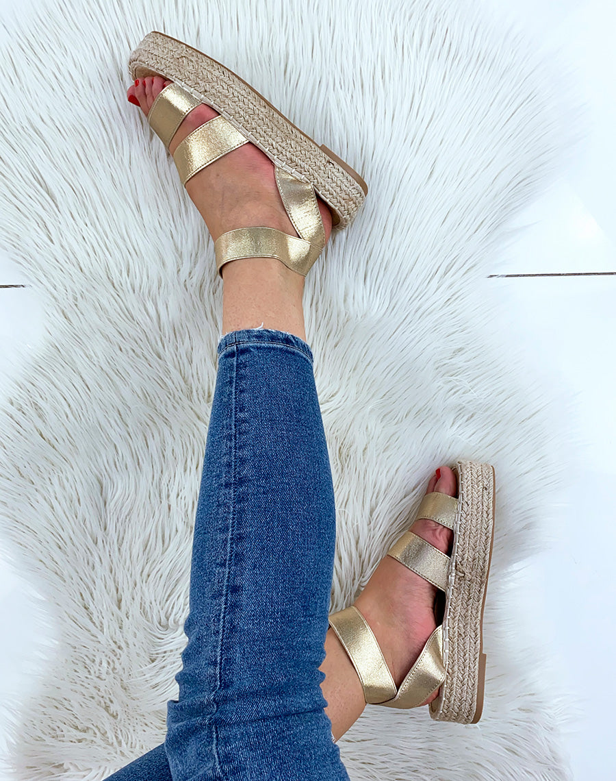 Sandales compensées dorés à brides élastiques