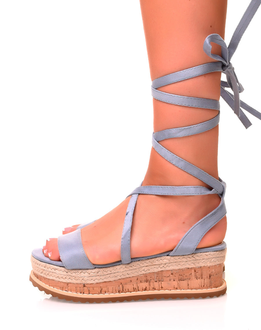 Sandales compensées en suédine bleu à lacets