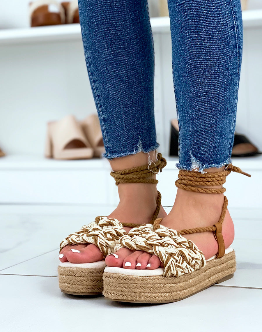 Sandales compensées marrons à bride épaisse tressée à lacet