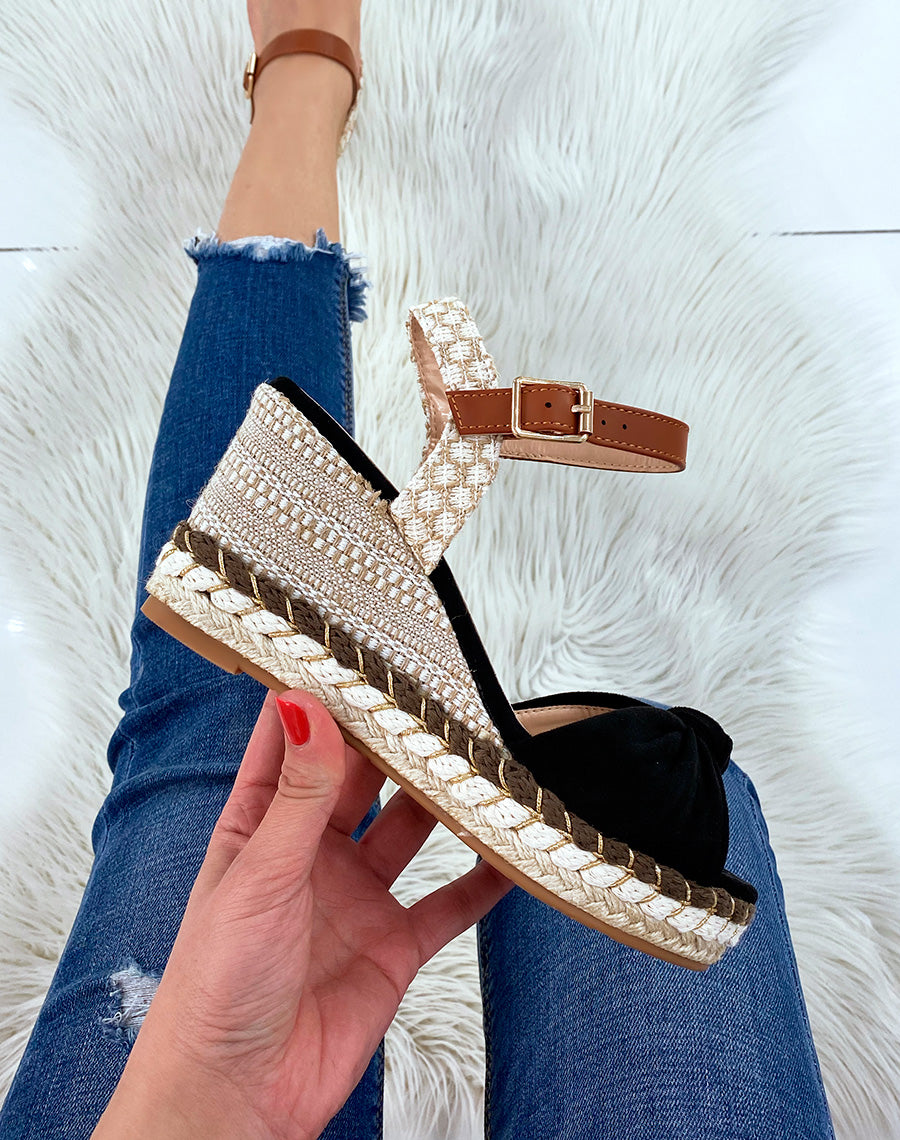 Sandales compensées noires à bride en forme de noeud