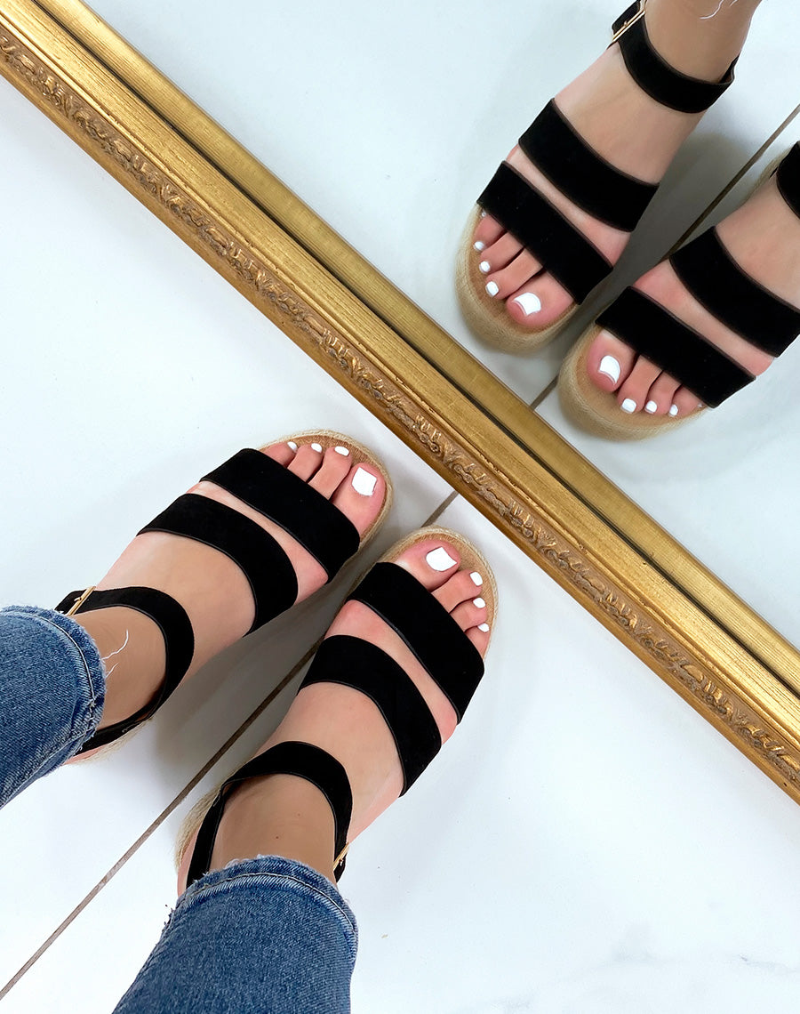 Sandales compensées noires à double brides épaisses et semelle en toile de jute