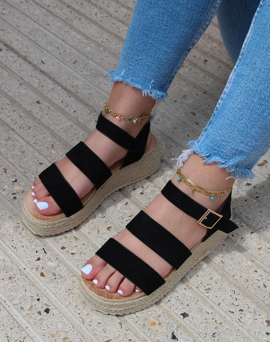 Sandales compensées noires à double brides épaisses et semelle en toile de jute