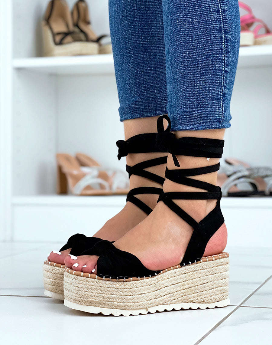 Sandales compensées noires en suédine à lacets