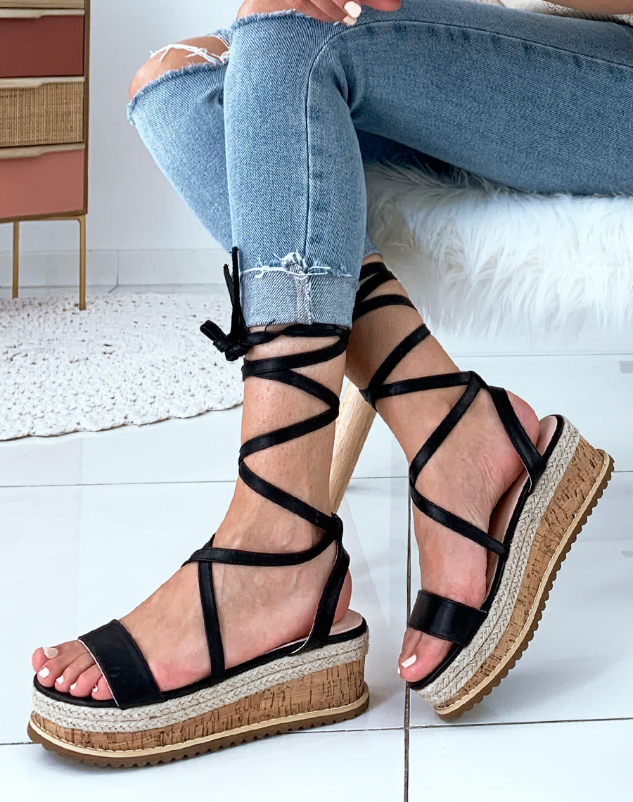 Sandales compensées noires à lacets
