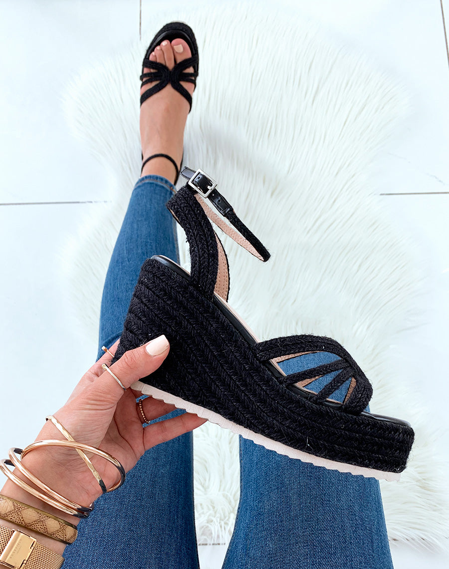 Sandales compensées noires à plateformes épaisses