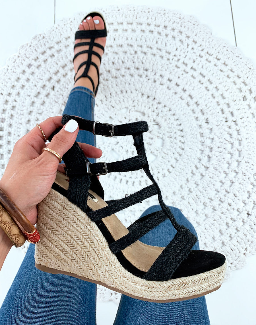 Sandales compensées noires raphia