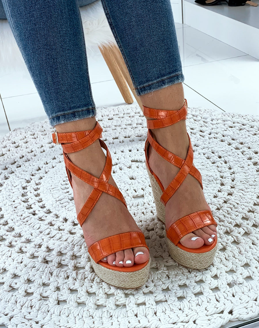 Sandales compensées orange croco