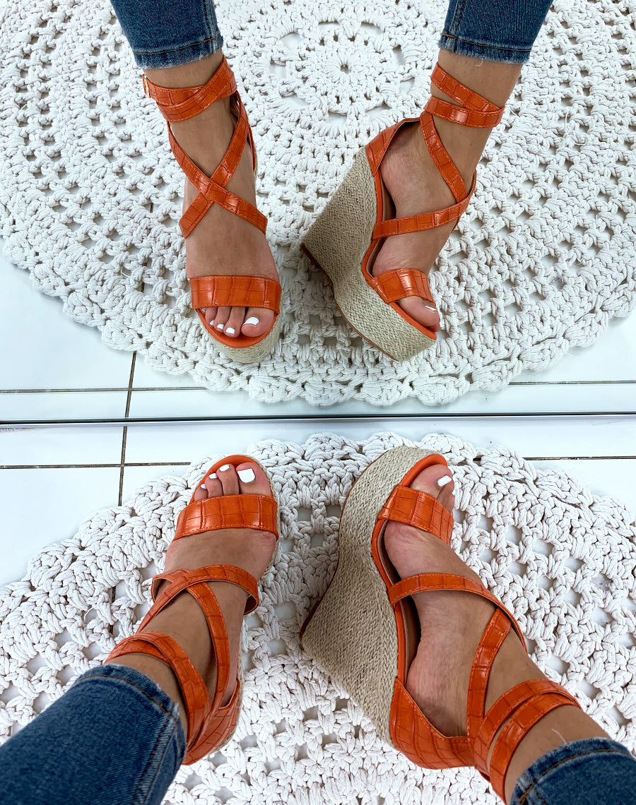 Sandales compensées orange croco