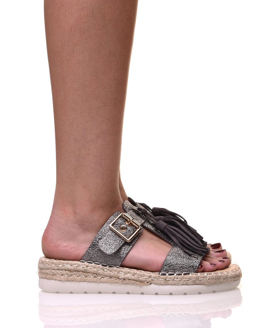 Sandales couleur étain à bride et pompons