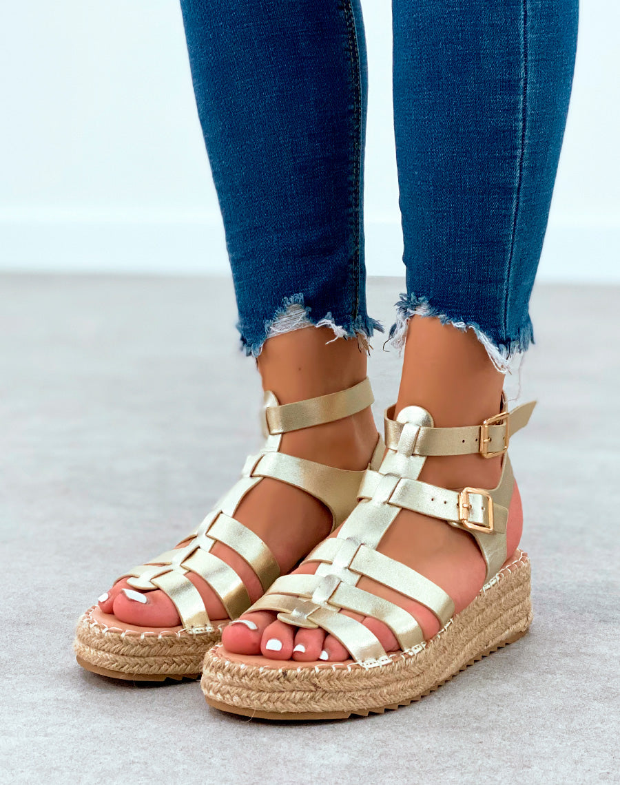 Sandales dorées compensés en corde à multiples lanières