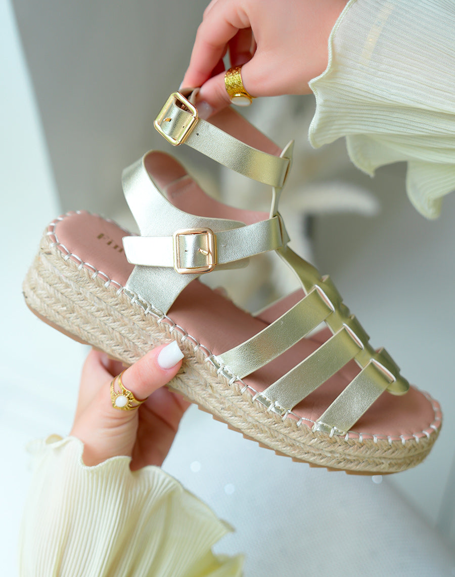 Sandales dorées compensés en corde à multiples lanières