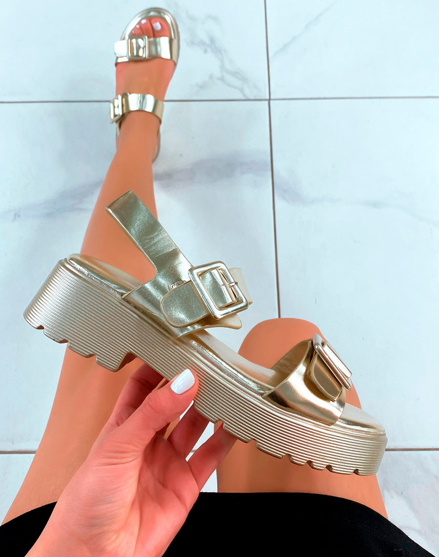 Sandales dorées à doubles brides et semelle crantée