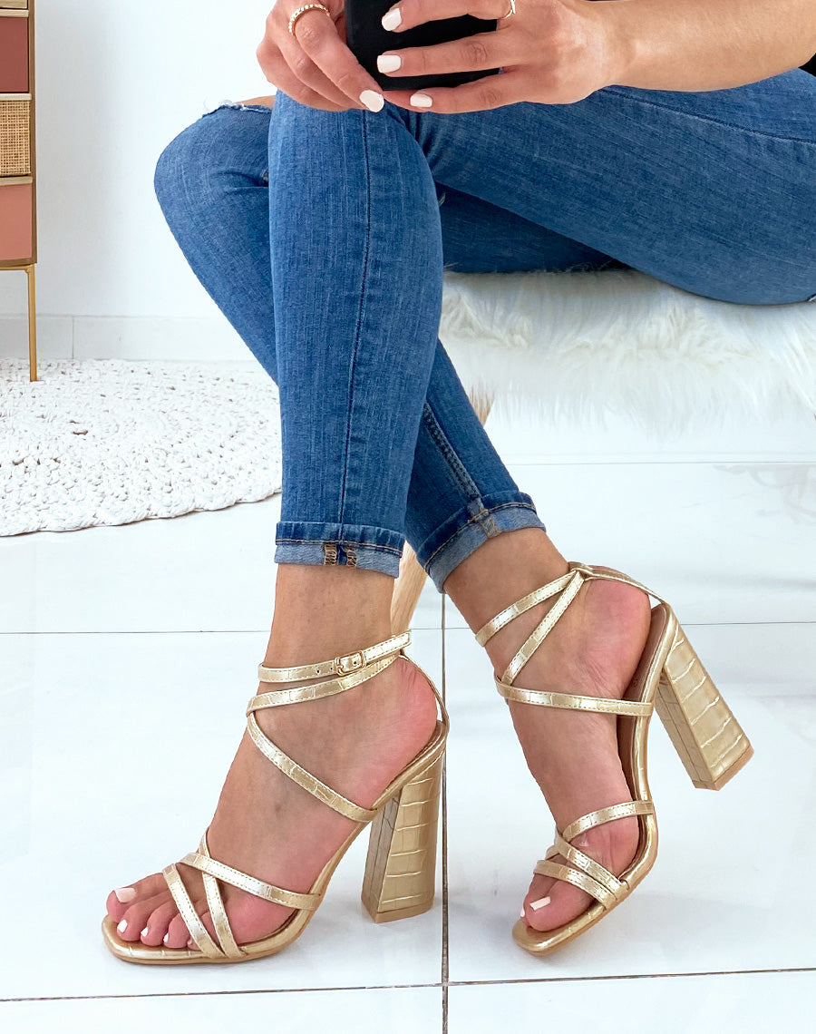 Sandales dorées effet croco à multiples lanières entrecroisées