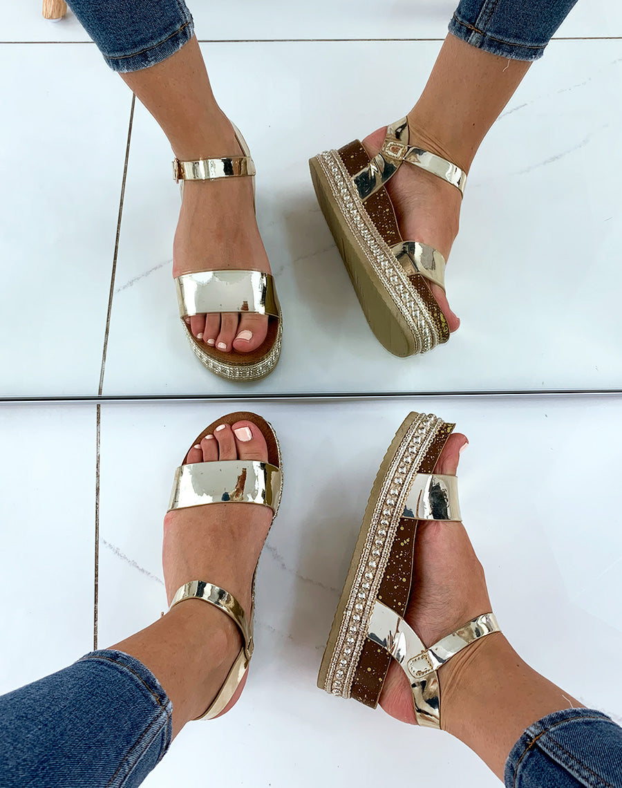 Sandales dorées à semelles compensées