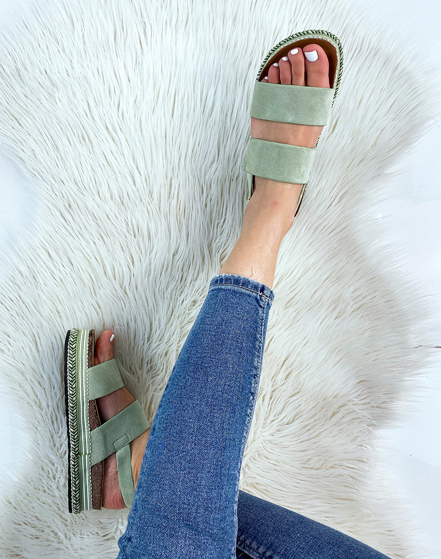 Sandales à doubles brides en suédine verte pastel