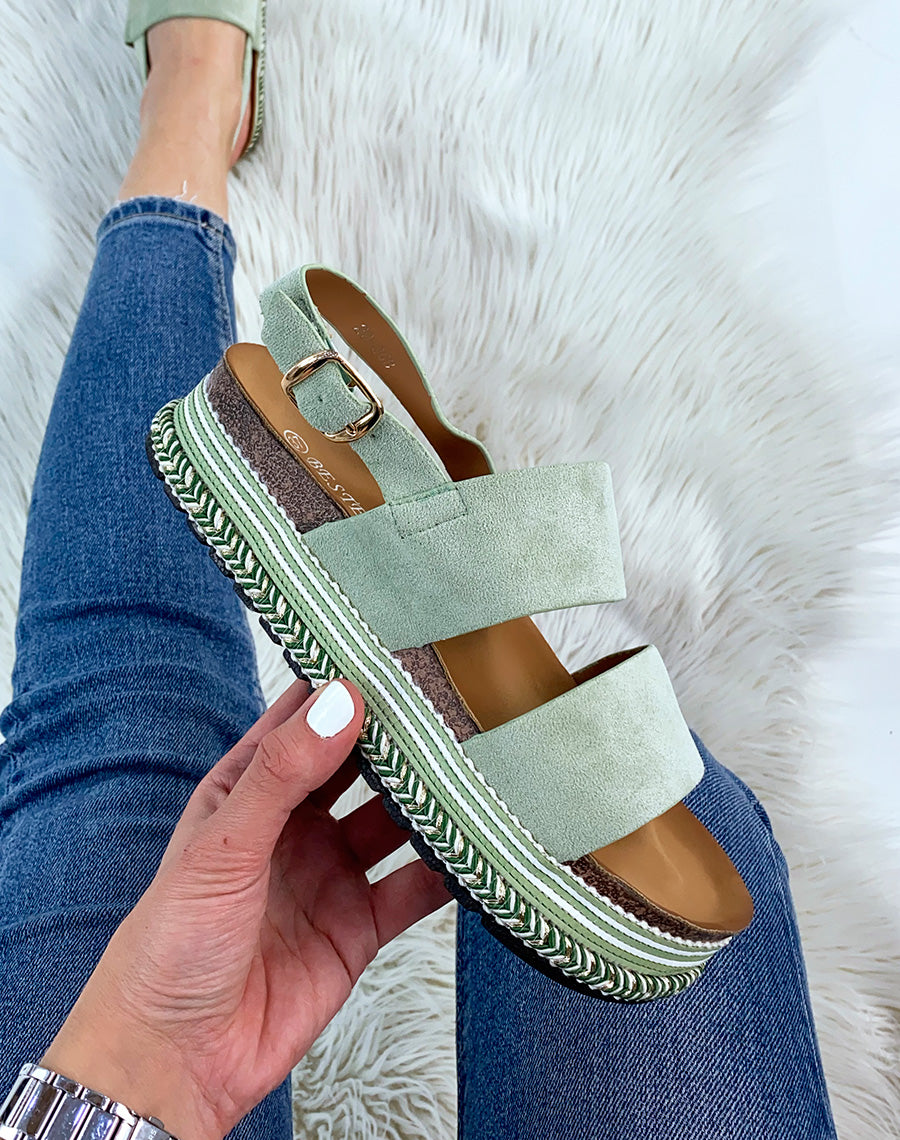 Sandales à doubles brides en suédine verte pastel