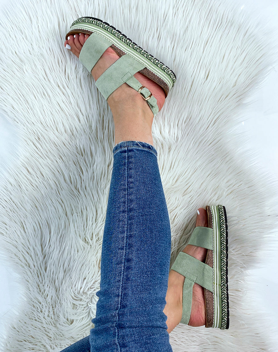 Sandales à doubles brides en suédine verte pastel