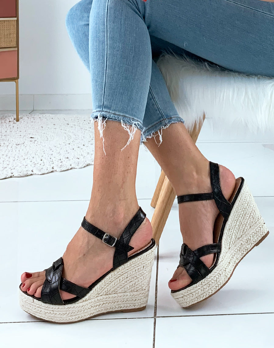 Sandales en similicuir noir effet croco à talons compensés