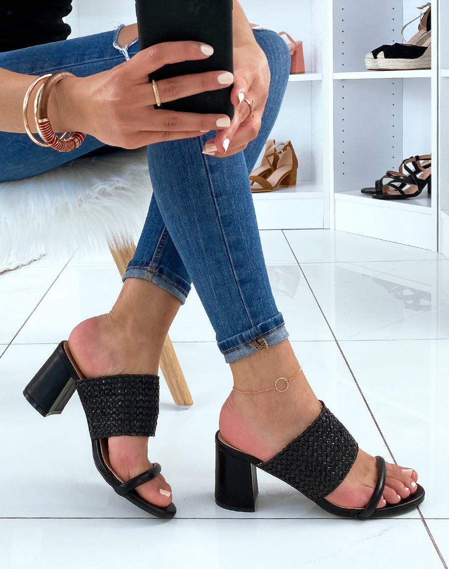 Sandales en similicuir noires à talons et à double brides