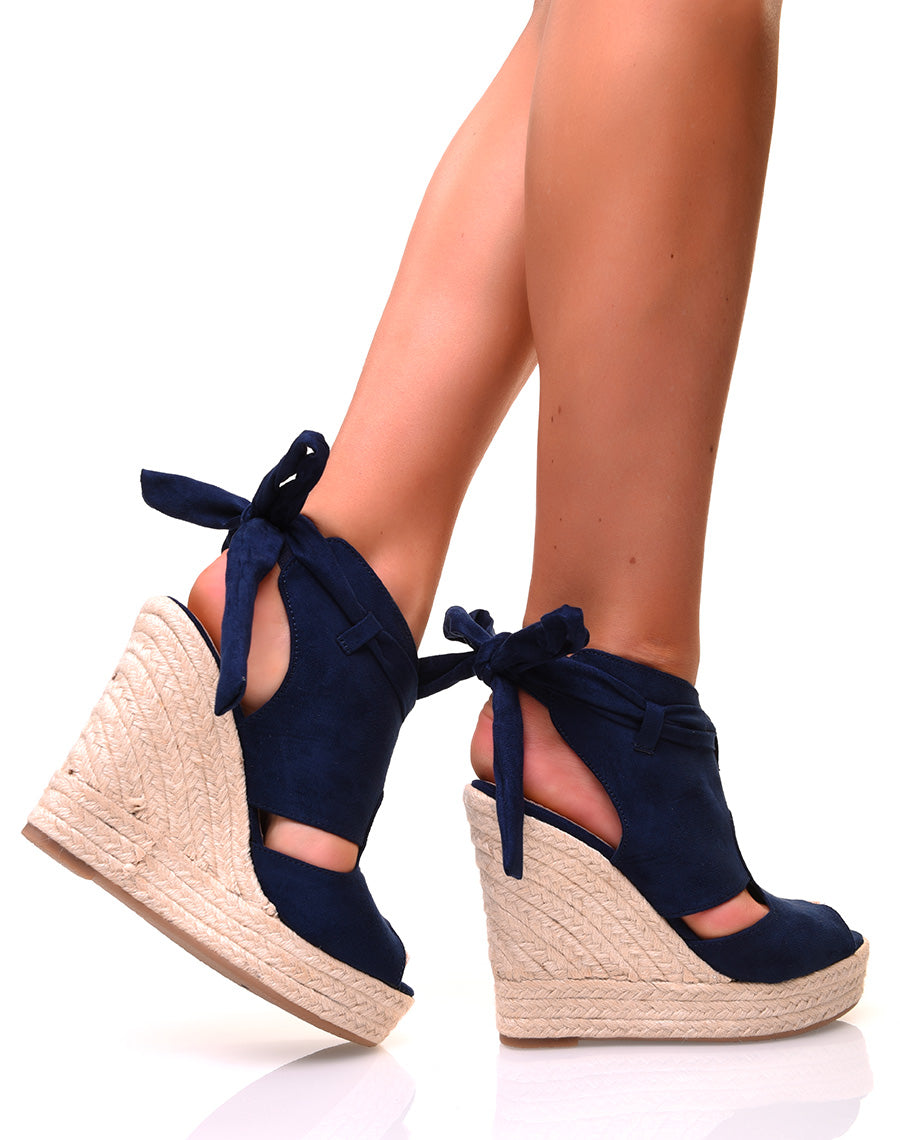 Sandales en suédine bleue marine à talons compensés