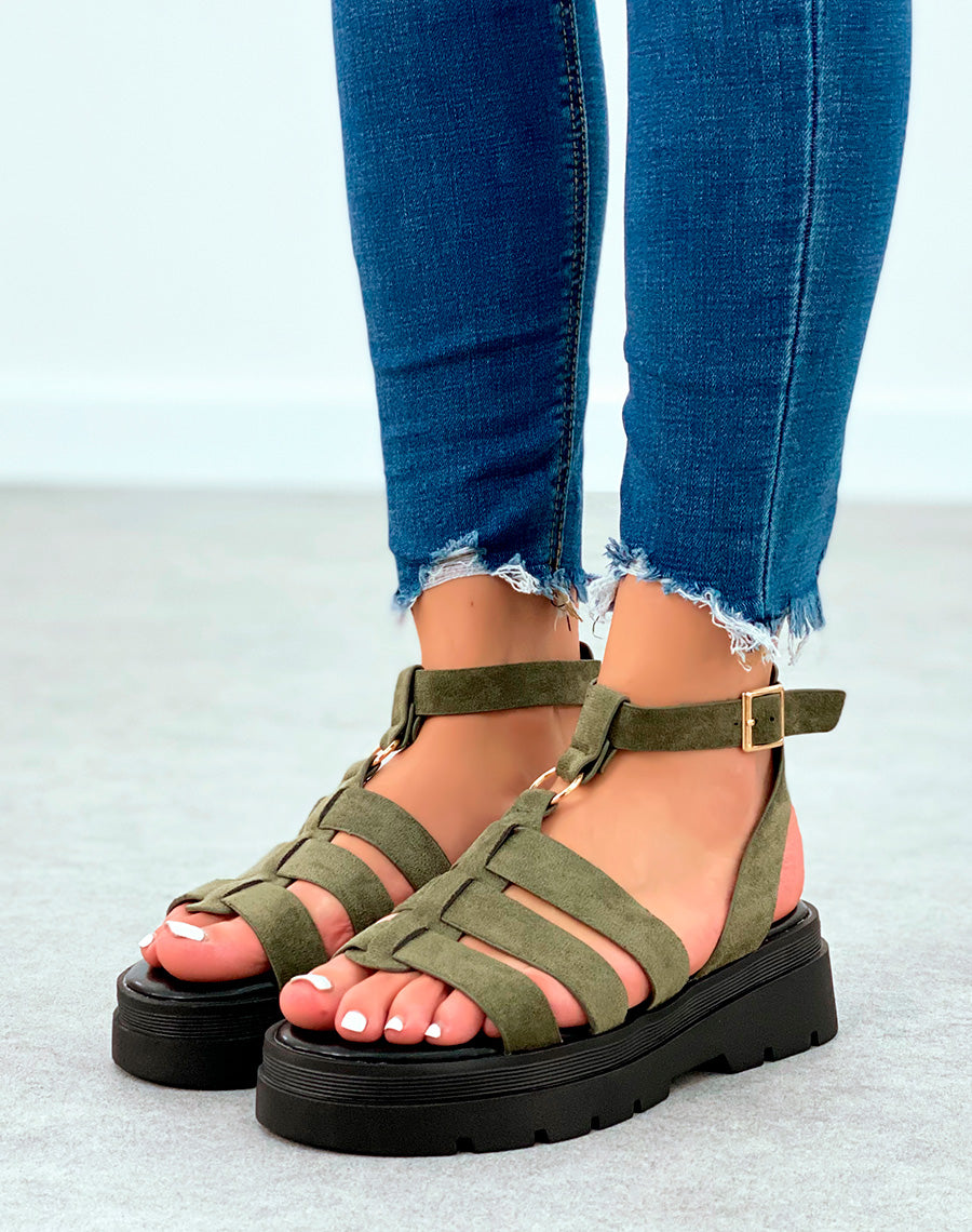 Sandales en suédine kaki à multiples lanières et semelle crantée