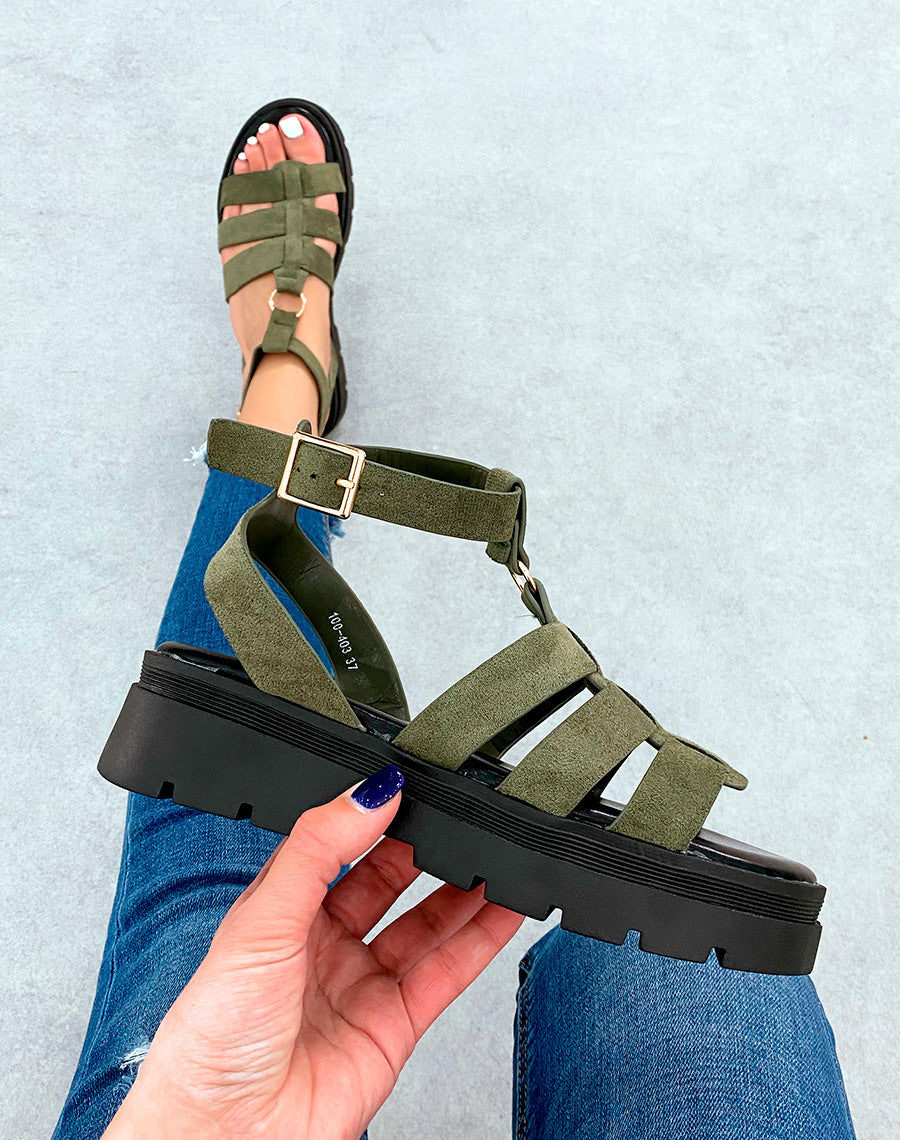 Sandales en suédine kaki à multiples lanières et semelle crantée