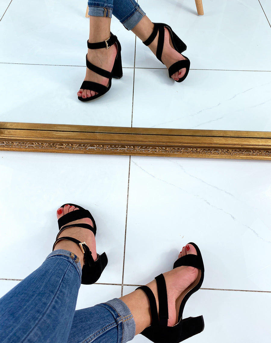 Sandales en suédine noires à multiples brides et à talons carrés