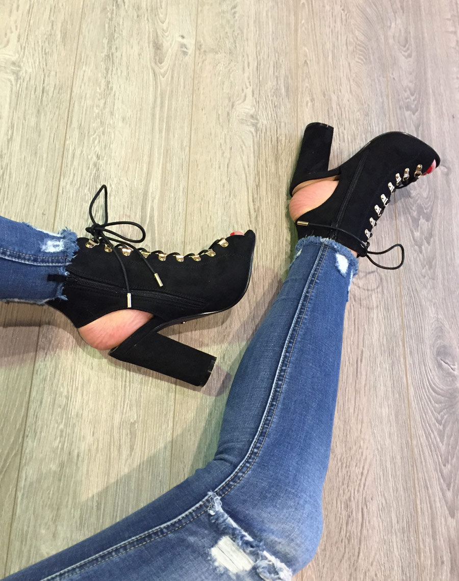 Sandales en suédines ouvertes noires à talons