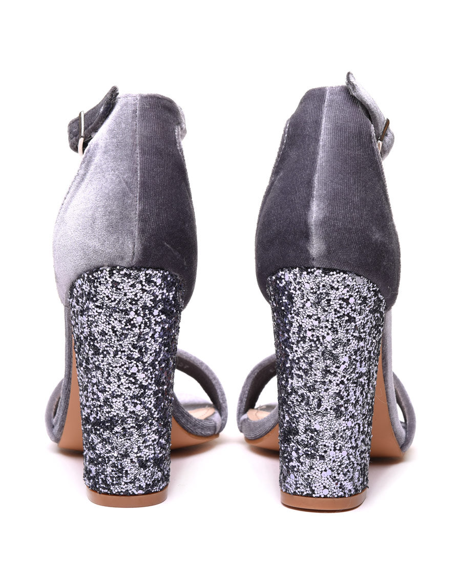 Sandales en velours grises à talons ornés de sequins