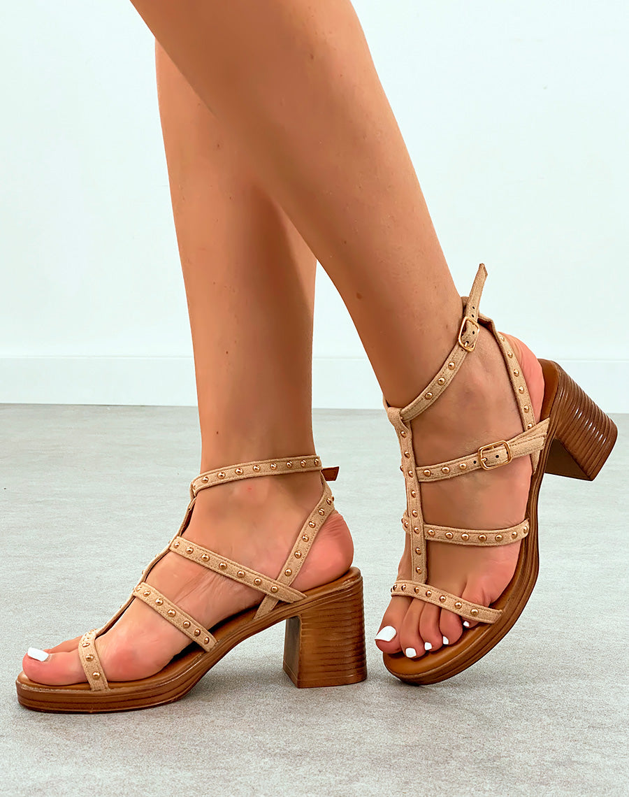 Sandales Femme Beige Suédine à Talon Bloc Marron - Clous Dorés pour une Élégance Quotidienne