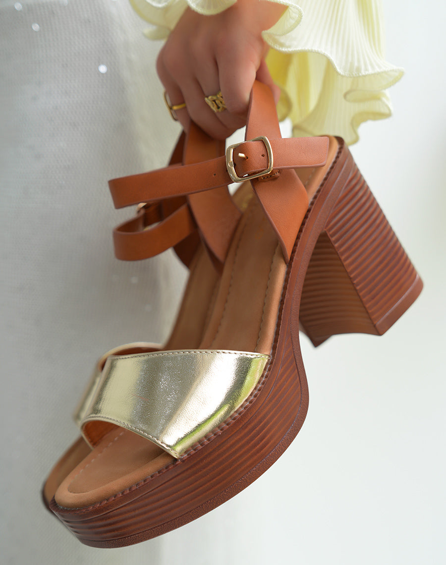 Sandales femme à bride dorée et lanière ajustable camel avec talon épais