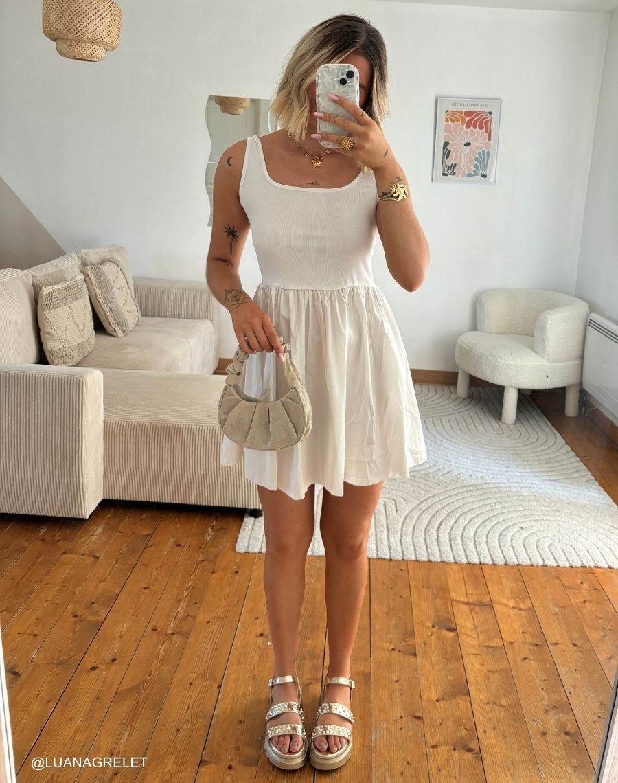 Sandales femme dorées à double brides cloutées avec semelle épaisse crantée