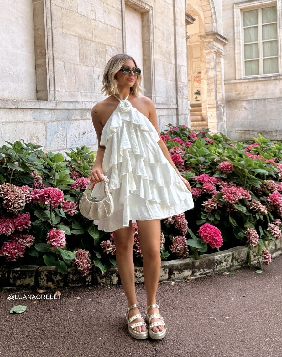 Sandales femme dorées à double brides cloutées avec semelle épaisse crantée