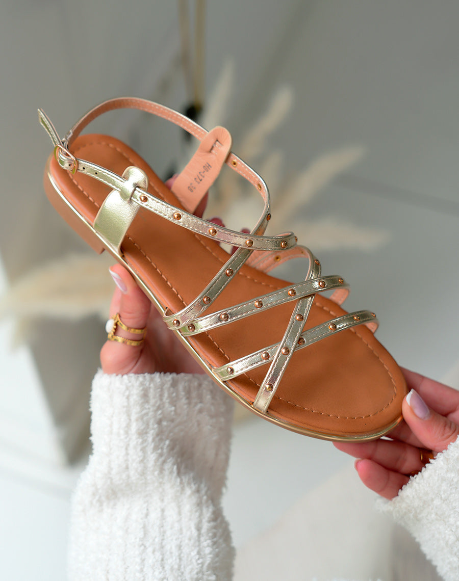 Sandales femme dorées à lanières cloutées – Éclat chic et allure moderne