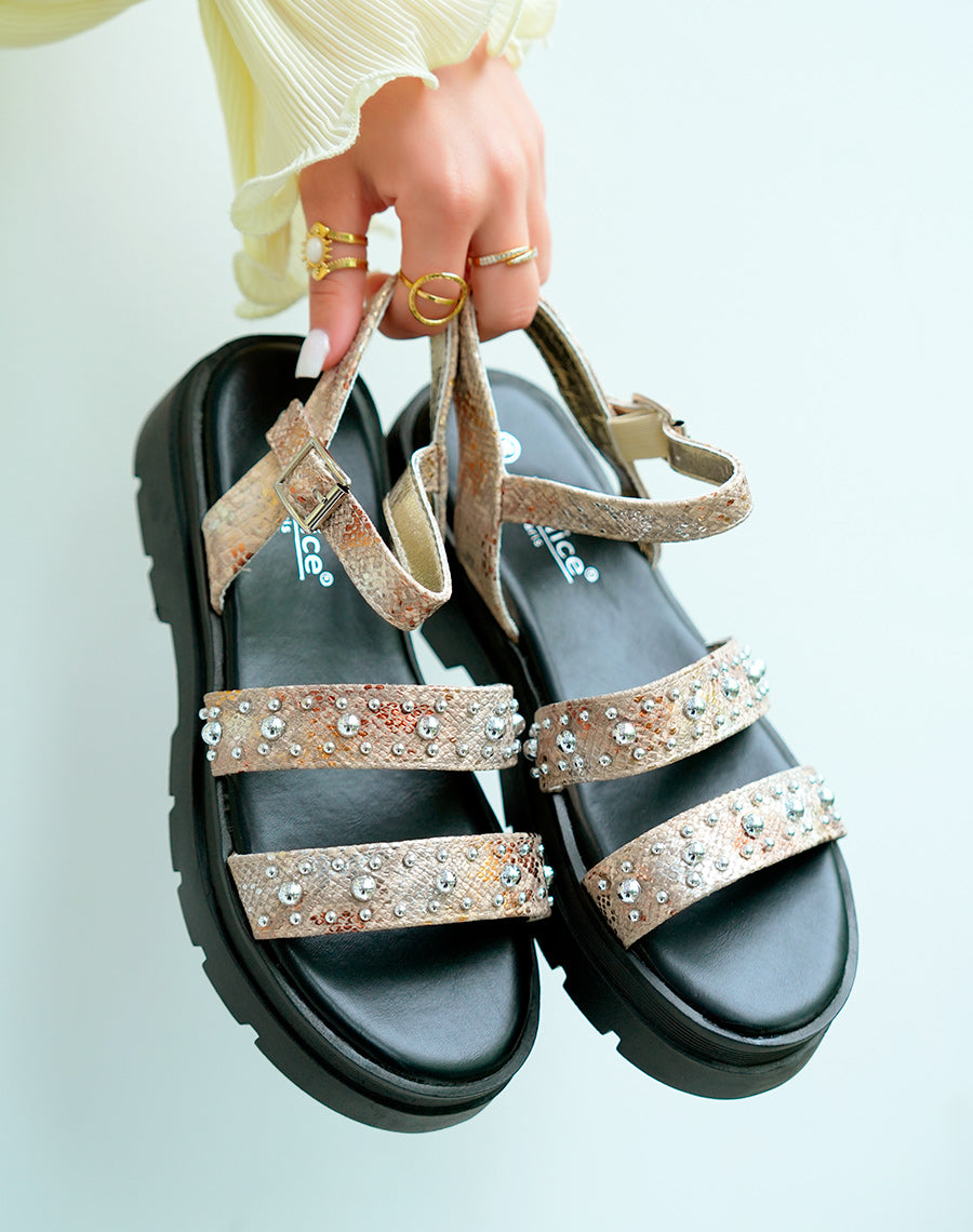 Sandales femme effet serpent à double brides cloutées avec semelle épaisse crantée