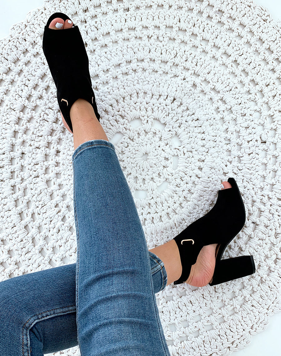 Sandales fermées à talons noires en suédine