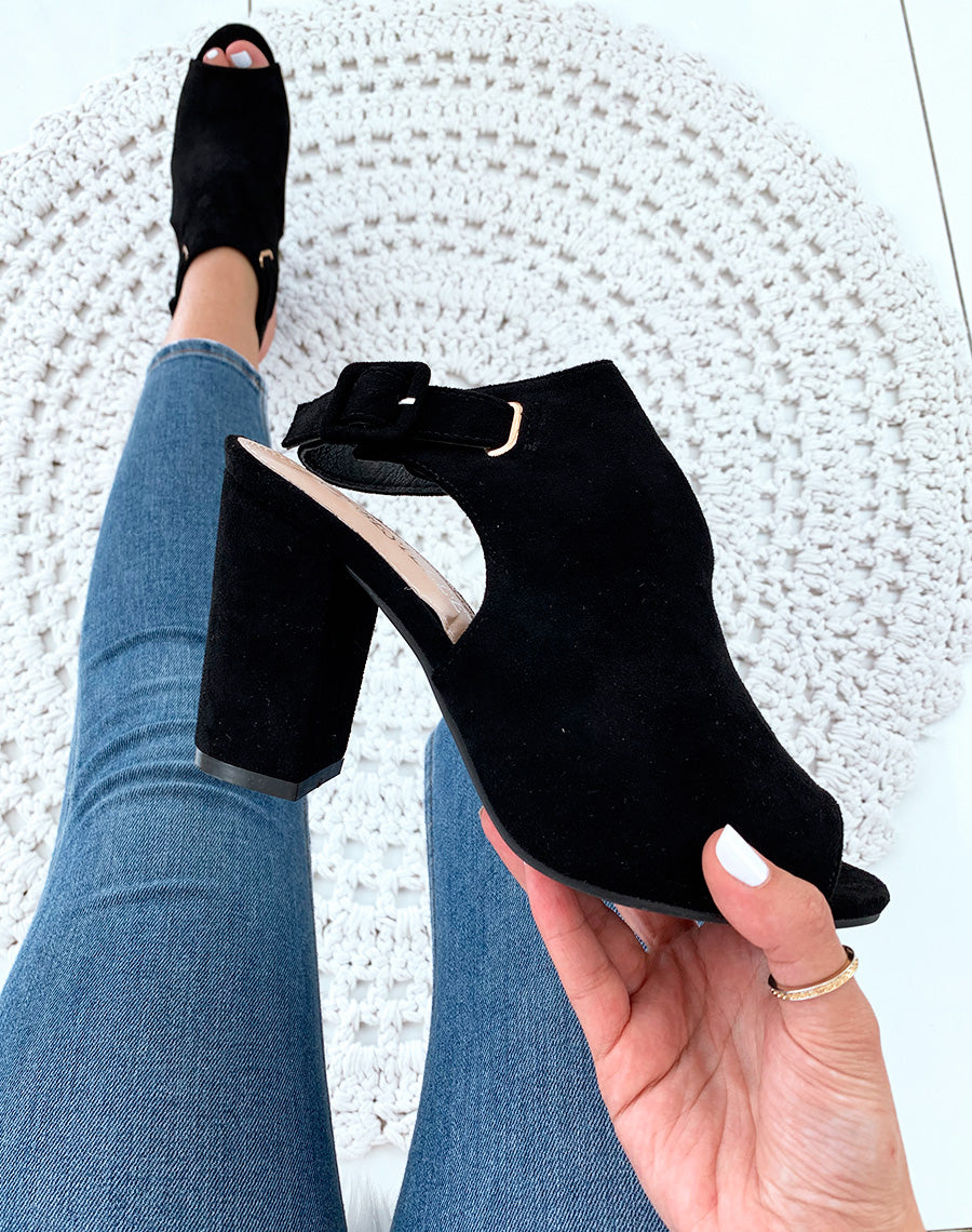 Sandales fermées à talons noires en suédine