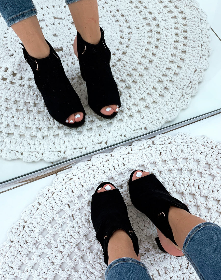 Sandales fermées à talons noires en suédine