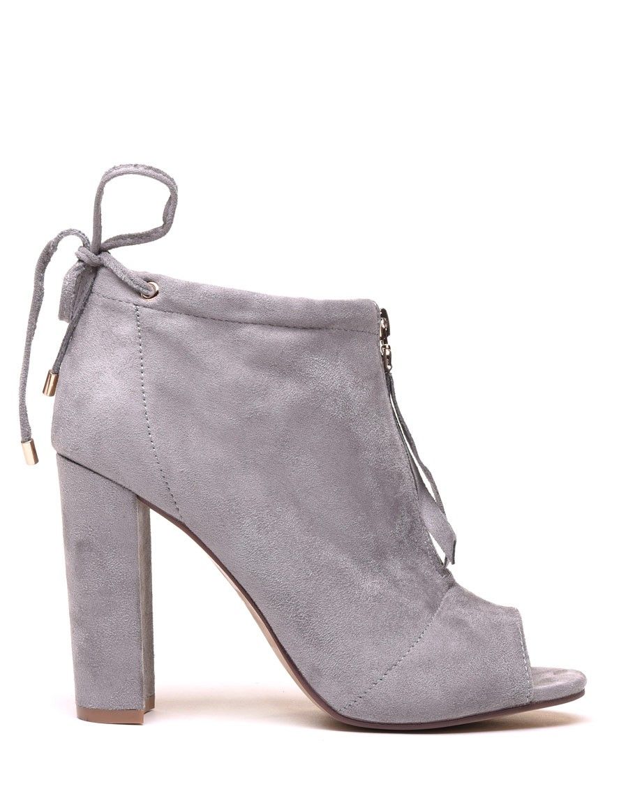 Sandales grises à talons en suédine