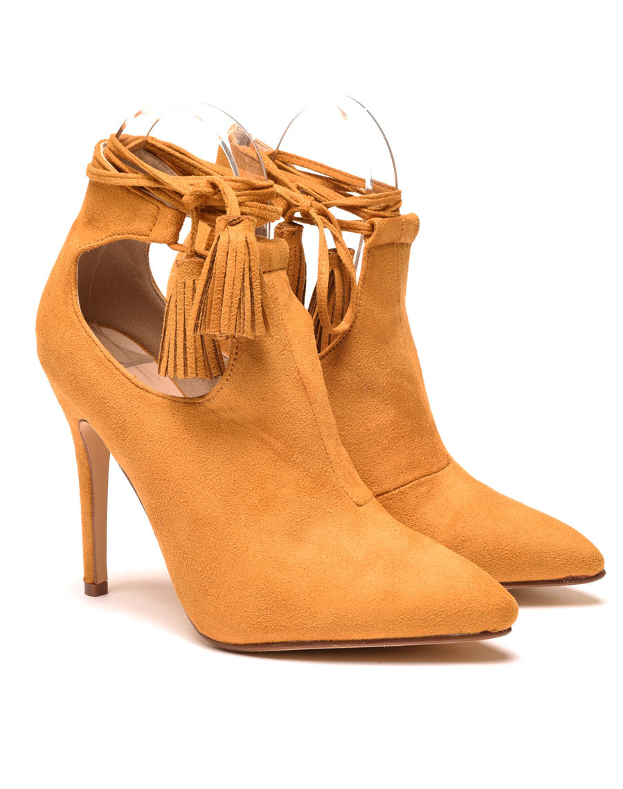 Sandales jaune moutarde à talons ajourées